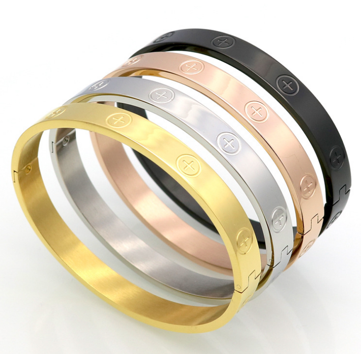Black ZILARRA LOVE bracelet by Lazurite featuring a sleek design with heart-shaped charms on a delicate chain.