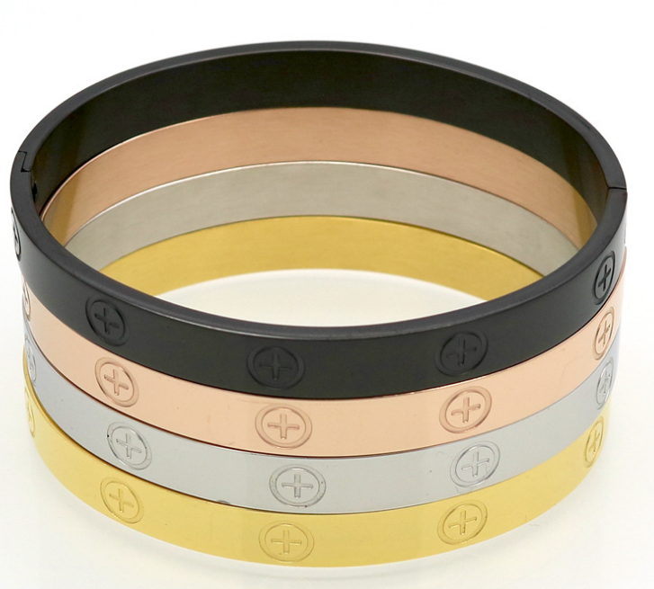 Lazurite ZILARRA LOVE Bracelet in black with heart-shaped charms, stylish jewelry for elegant wristwear.