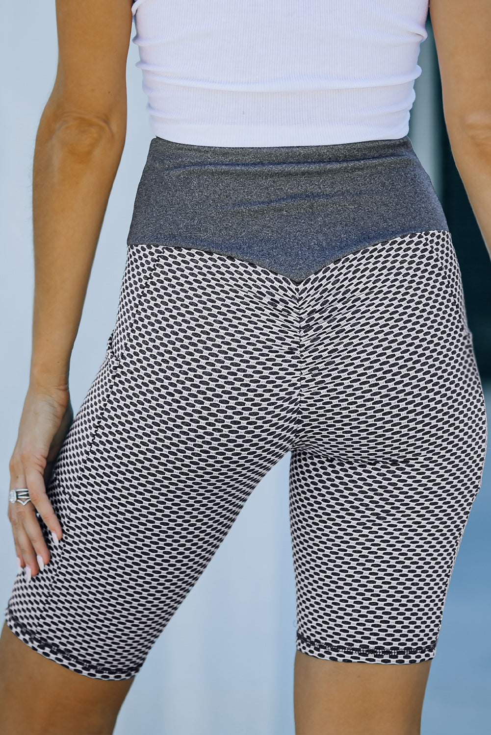 Black Side Pockets Ruched Butt Lifting Yoga Shorts