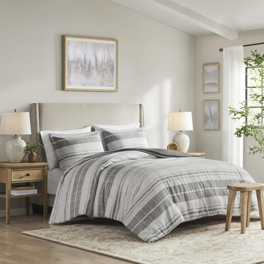 Start2Finish 3-piece stripe duvet cover set with matching pillowcases, featuring a modern striped pattern for stylish bedroom decor.