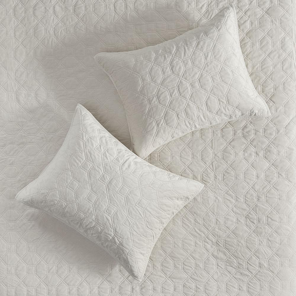 Start2Finish Harper 3-piece velvet quilt set in ivory, showing plush velvet fabric and elegant stitching details.