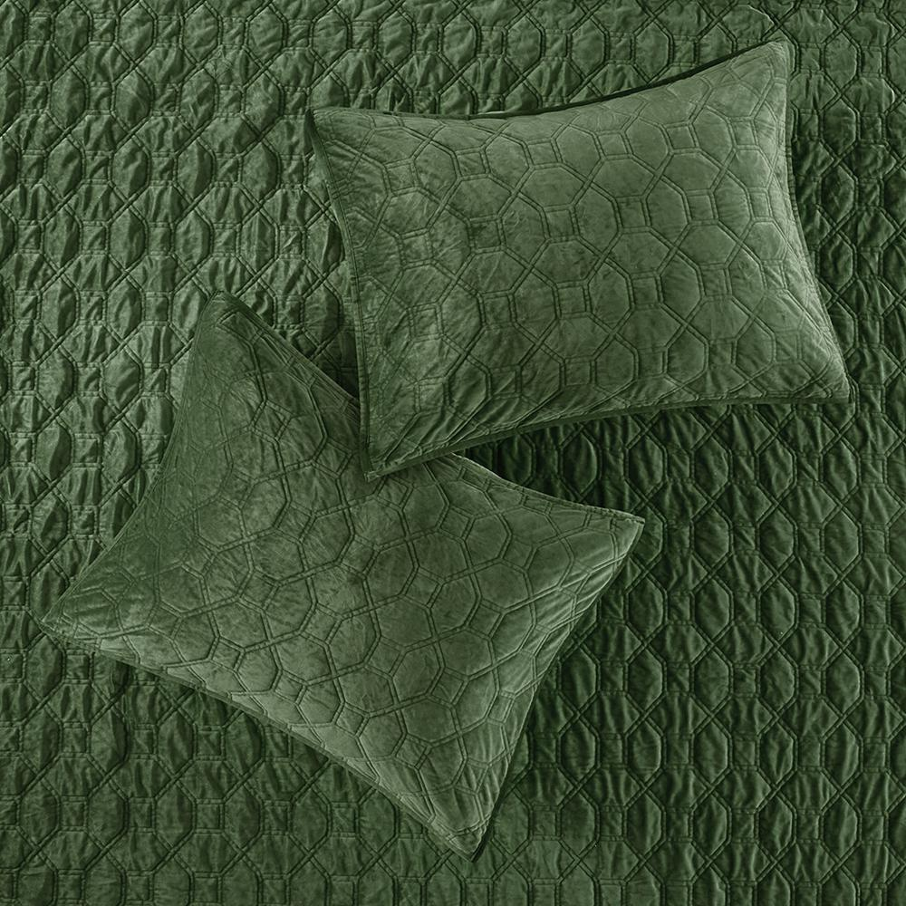 Start2Finish Harper 3-piece velvet quilt set in vibrant green, featuring soft velvet fabric and coordinated pillow shams.