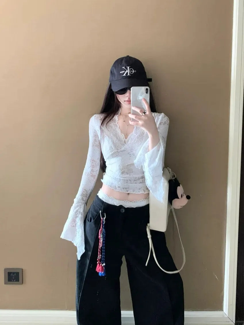 2026 Spring Sexy V-neck Lace Long Sleeved T-shirt Fashionable Women's Waist Cinching Slimming Fit Pullover Casual Club Outfit