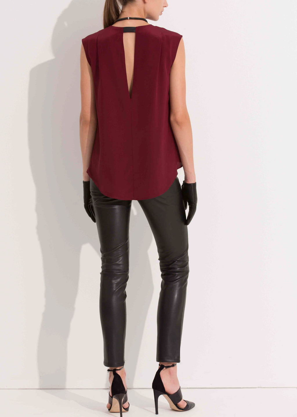 Women's Sleeveless Round Neck Hi Lo Top