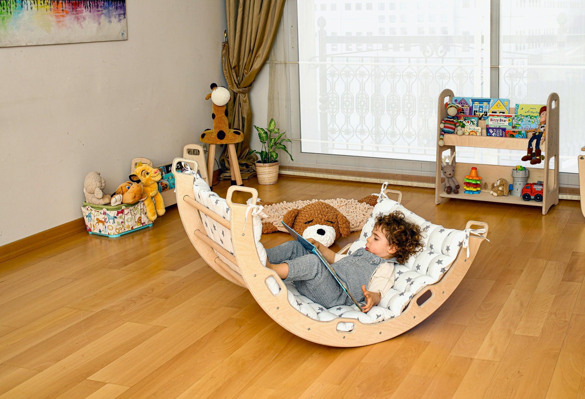 Climbing Arch / Rocker with Star Pattern Pillow