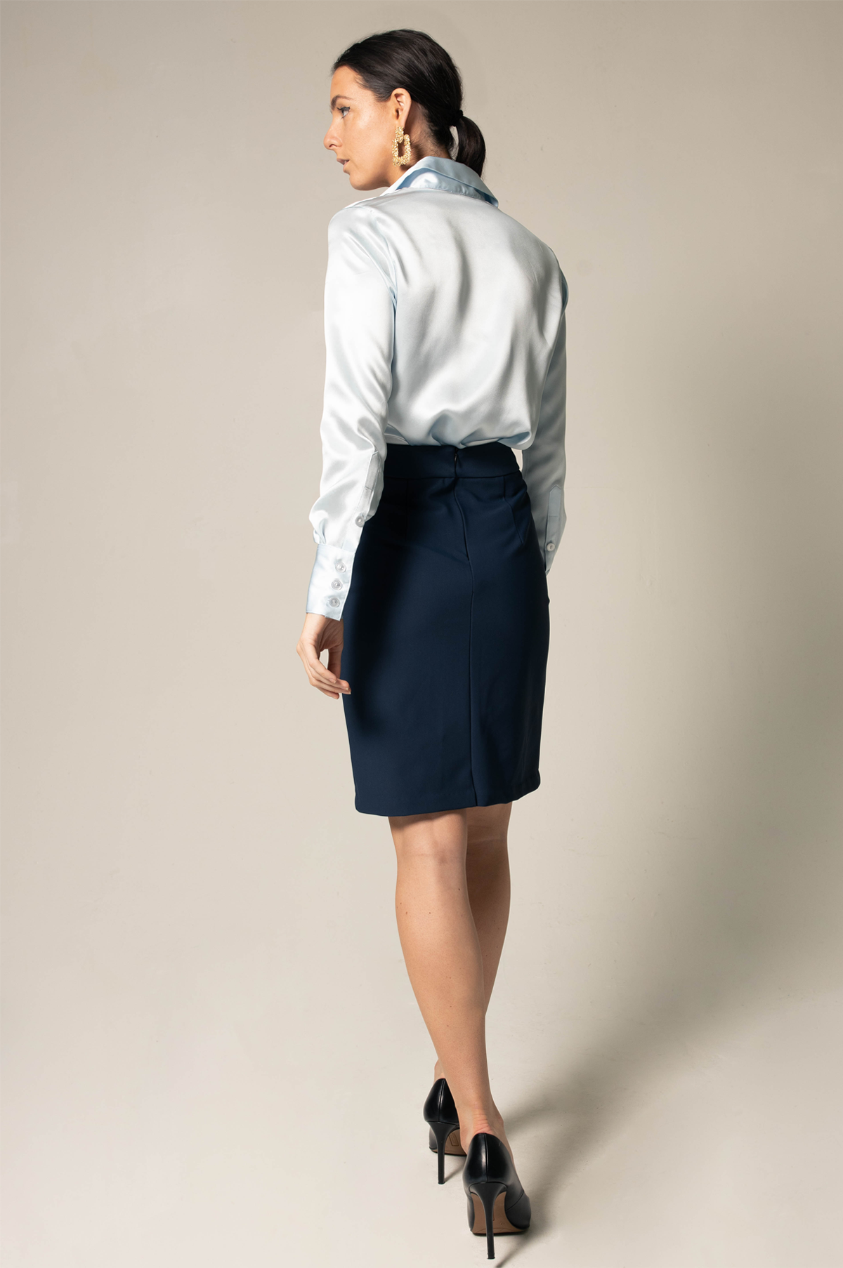 Mauve Daisy Luxe Comfort stretchy mini skirt for women, stylish fitted skirt in a versatile design, shown on a model.