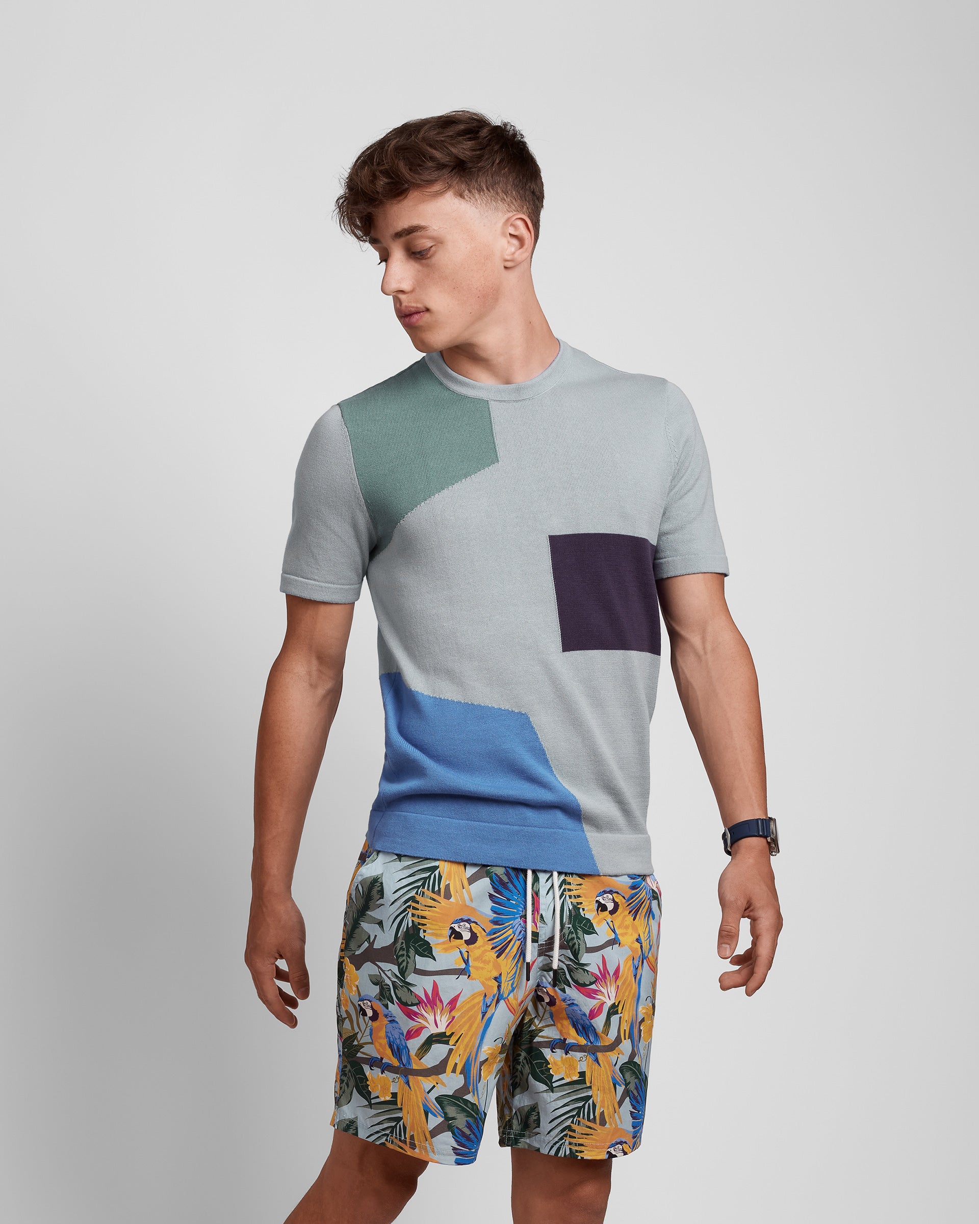 Crew Neck Multicolored Short Sleeve Knit-Tee With Art Deco Pattern