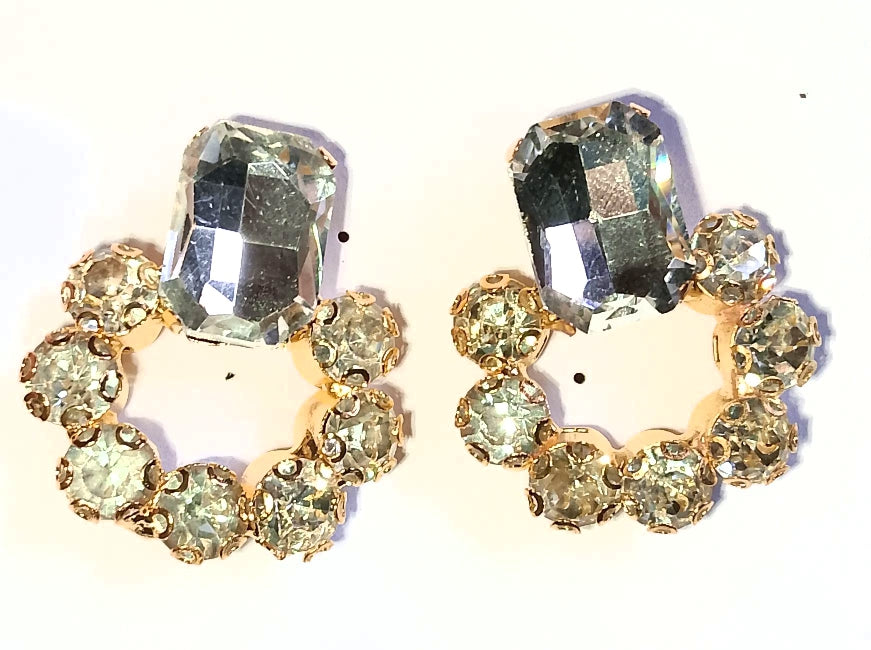 Commencement Fashionable Earrings,Pack of 1 pair.
